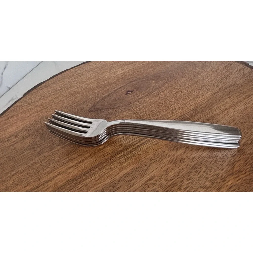 MODERN LIVING International Rogers Cutlery Stainless 6 Dinner Forks USA 6 3/4